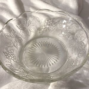 Serving Bowl Grape & Vines Scalloped Edge